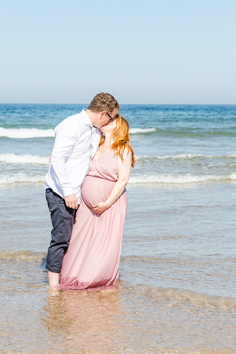 mummy and daddy kissing in the sea