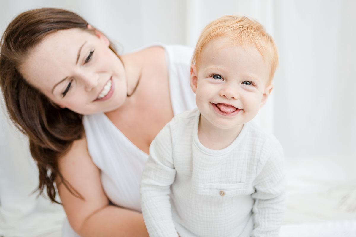 mummy and daughter at a baby and me photography session both smiling at camera