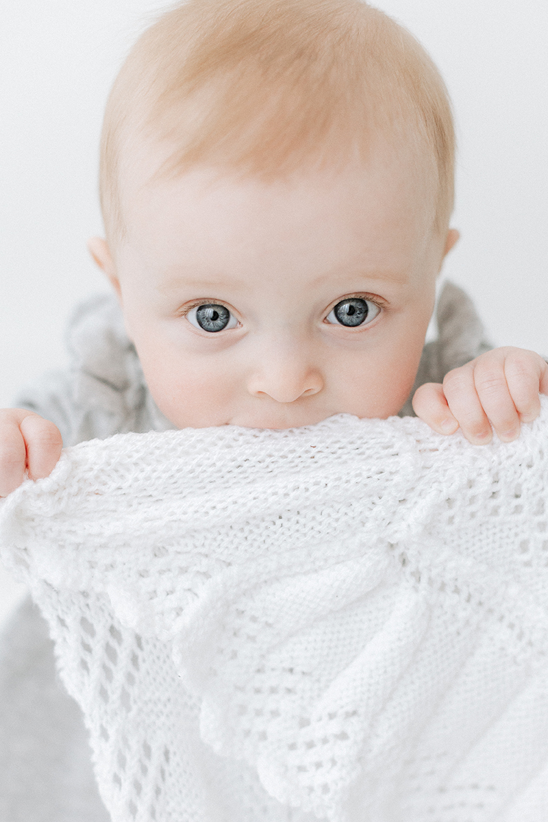 baby chewing blanket with big eyes